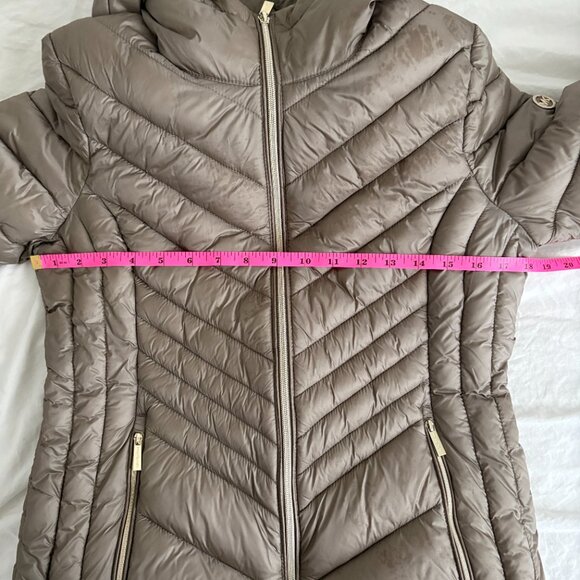 MICHAEL Michael Kors Hooded Packable Chevron Quilted Jacket Taupe Size Small - Picture 9 of 12